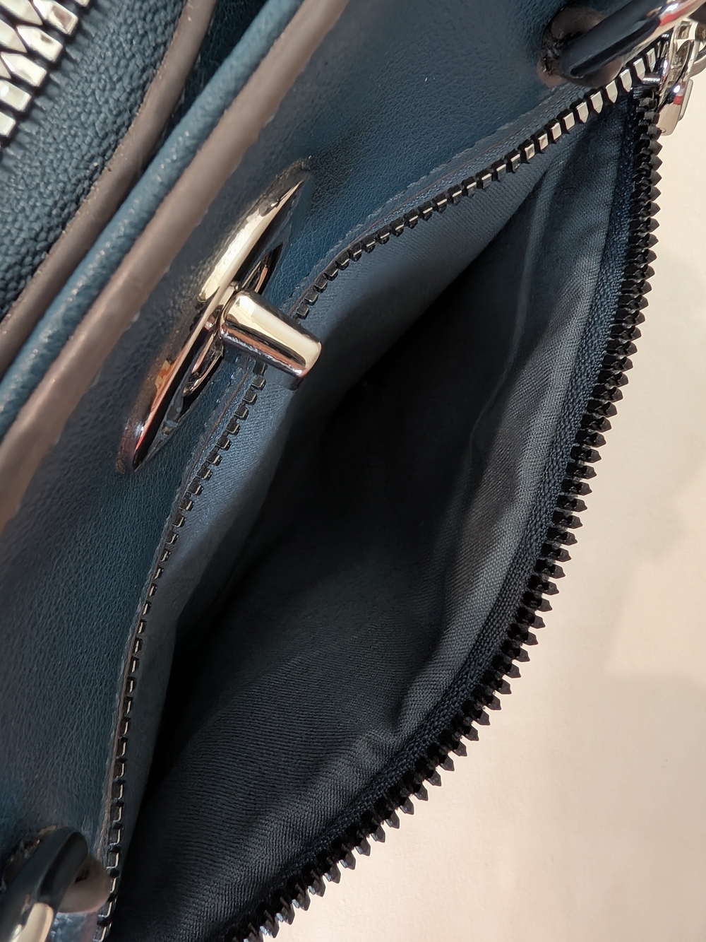 Ellen Tracy Quilted Crossbody Tote in Slate Blue-Excellent Condition - Picture 13 of 16